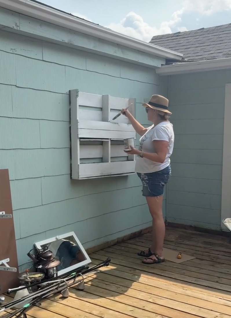 Hanging a white shelf on a deck wall